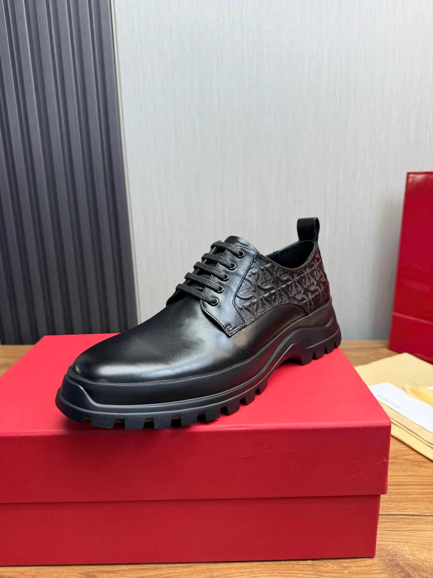 Men's shoes 💰880💰 Ferragamo. [Ferragamo] Men's Loaf leather shoes, the latest hot style, 1:1 original purchase quality, top quality, imported open-edge beaded cowhide leather on the upper, hand-made three-dimensional stitching highlights the round toe design, the inner feet are made of imported cowhide, with original wear-resistant rubber outsole, matching code 39-44, (38, 45 custom-made, non-refundable)